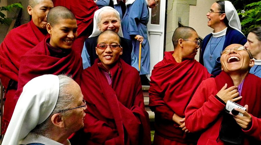 Rencontre des nonnes bouddhistes de Katmandou et des sœurs diaconesses protestantes de Strasbourg